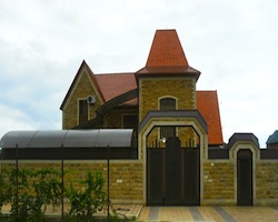 Облицовка фасада плиткой из доломита коричневого